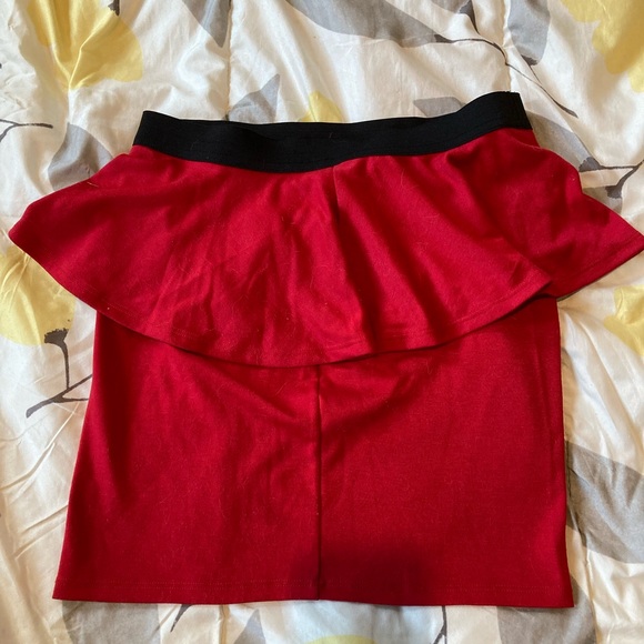 Red peplum mini skirt - Picture 2 of 2